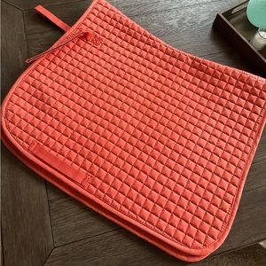 Dressage saddle pad